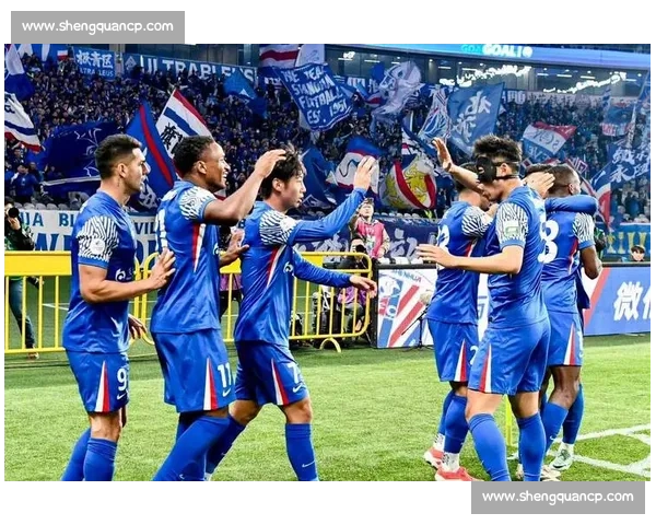 上港与申花激战正酣,焦点对决引爆上海德比激情四射